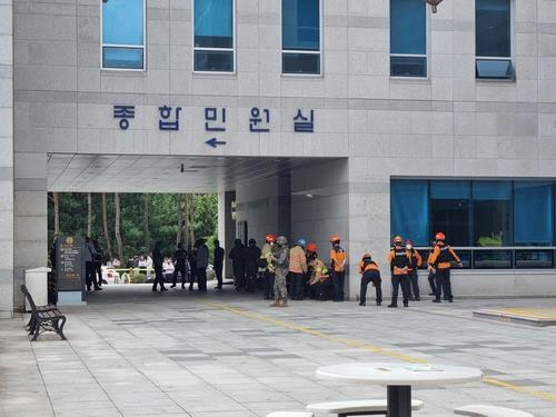 지난해 9월 20일 허위신고로 출동한 군과 소방당국. [연합뉴스]